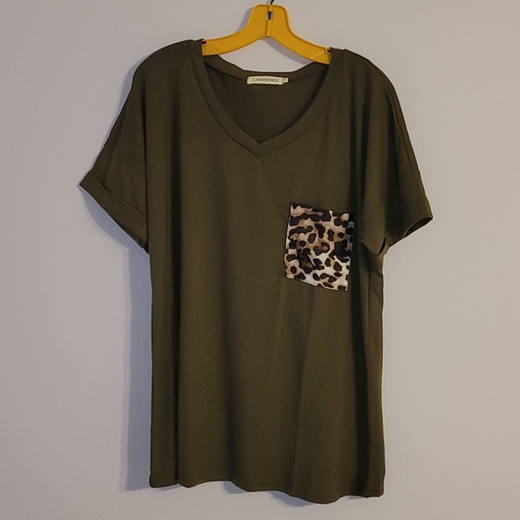 Lavidence Tops - NWOT Olive top w/leopard pocket